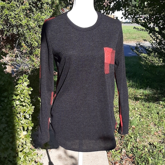 Red & Black Plaid Sweater - Picture 9 of 10